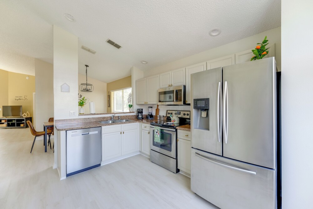 Sunny Skies & Disney Days: Davenport Home w/ Pool!