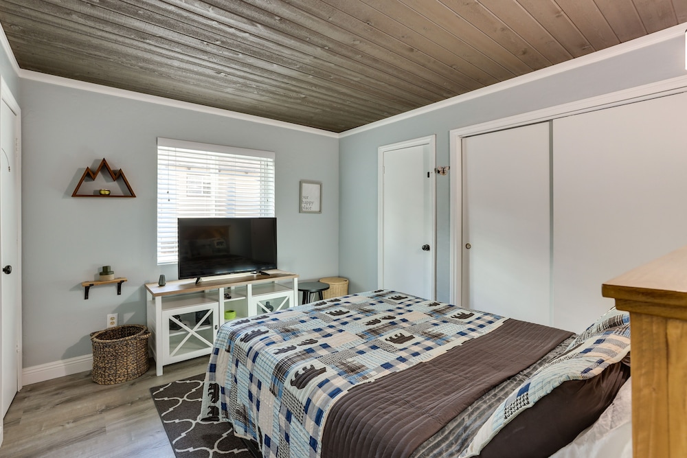 Sugarloaf Cabin w/ Fireplace Near Big Bear Lake - Property Image 23