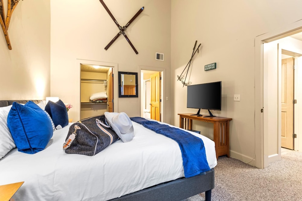 KBM Resorts Crestview Condos Spacious Condo Near Olympic Park With gas Fireplace, Year-round Pool, hot Tub, City Wide Shuttle Access. Cvc-308b