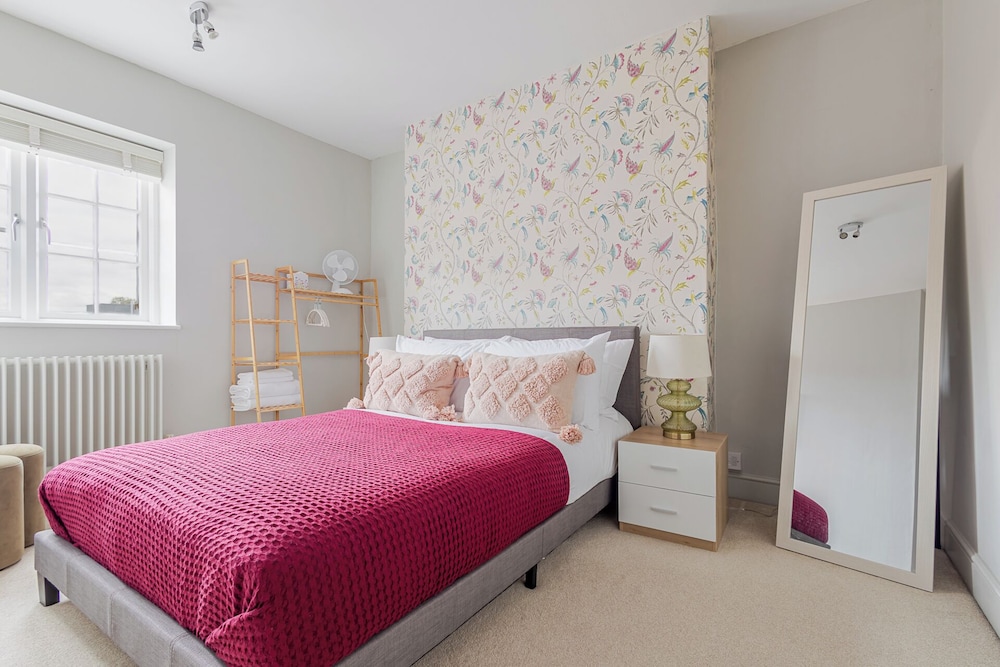 Stylish 5BD Townhouse in Leamington Spa