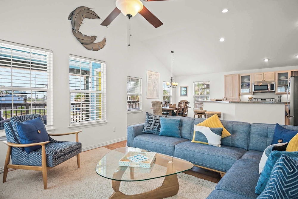 Fin and Feather - Cozy for 8