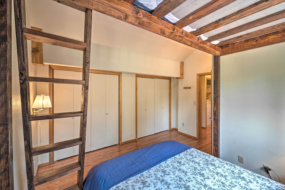 Hot Tub & Deck: Truckee Golf Course Home