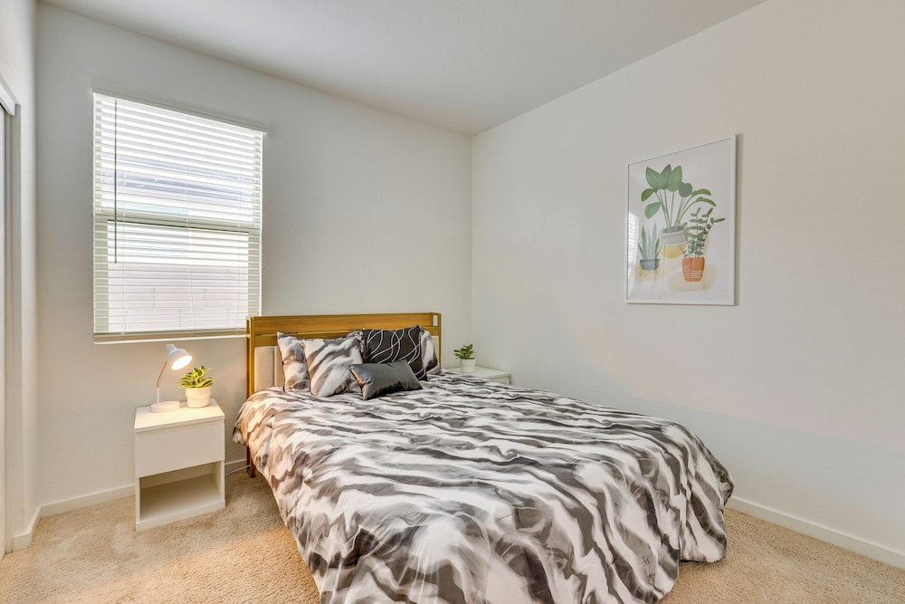 10 Mi to Dtwn Phoenix: Chic Family Home