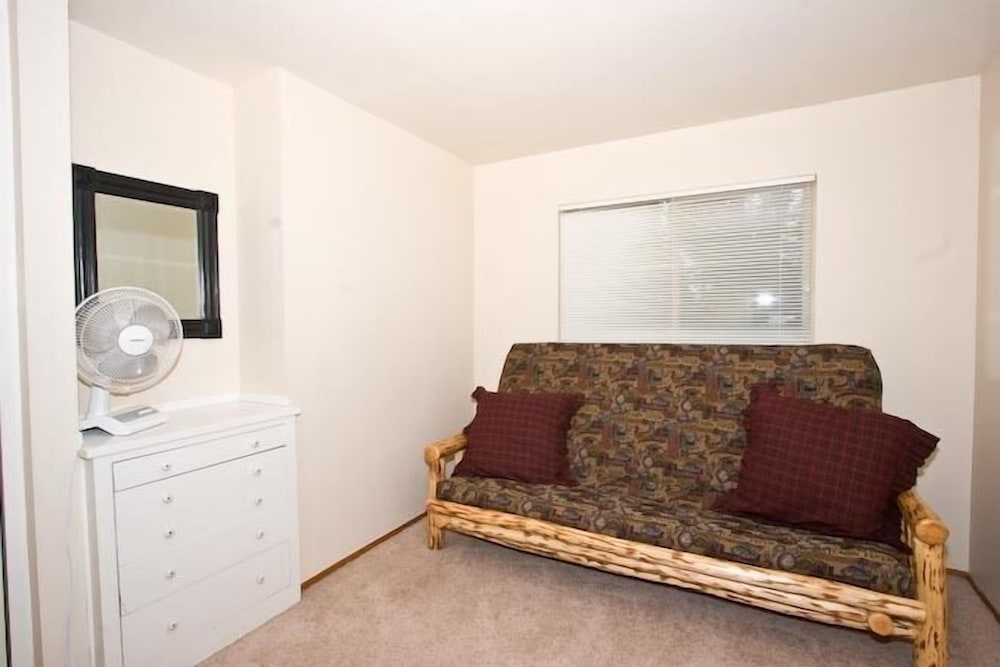 2853 Springwood Dr.