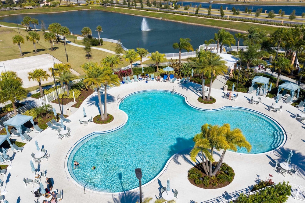 Chic 6 Bedroom Solara Home Pool and Themed Rooms
