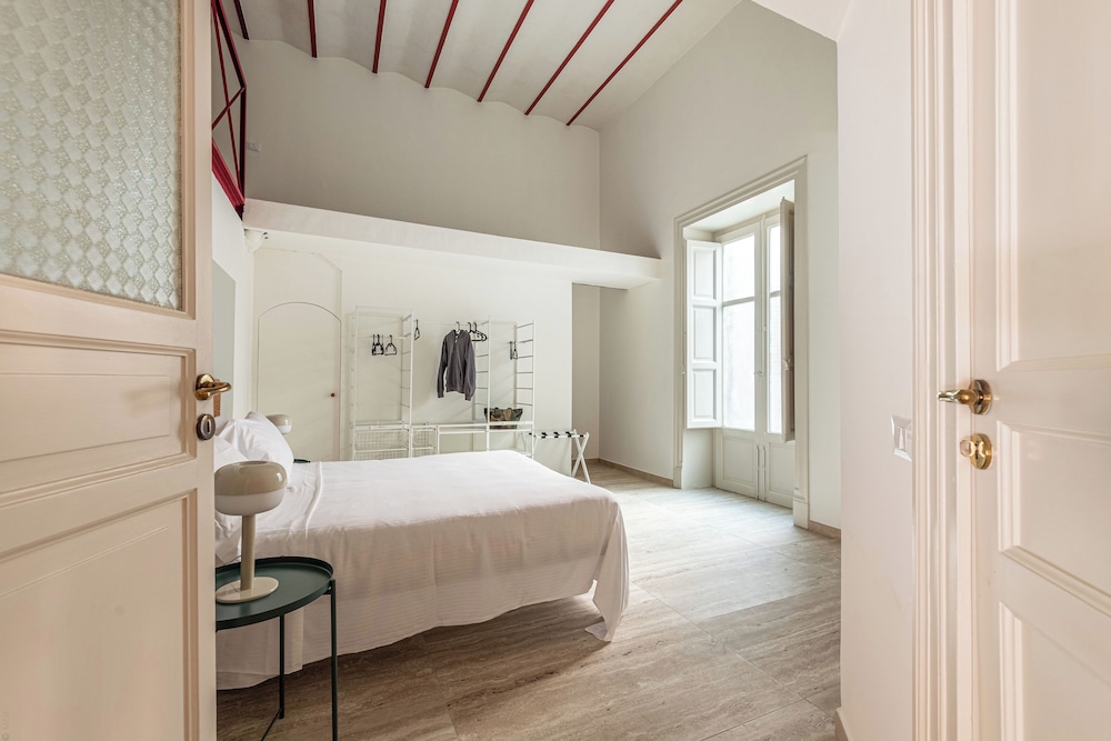 Central City Apartment by Wonderful Italy