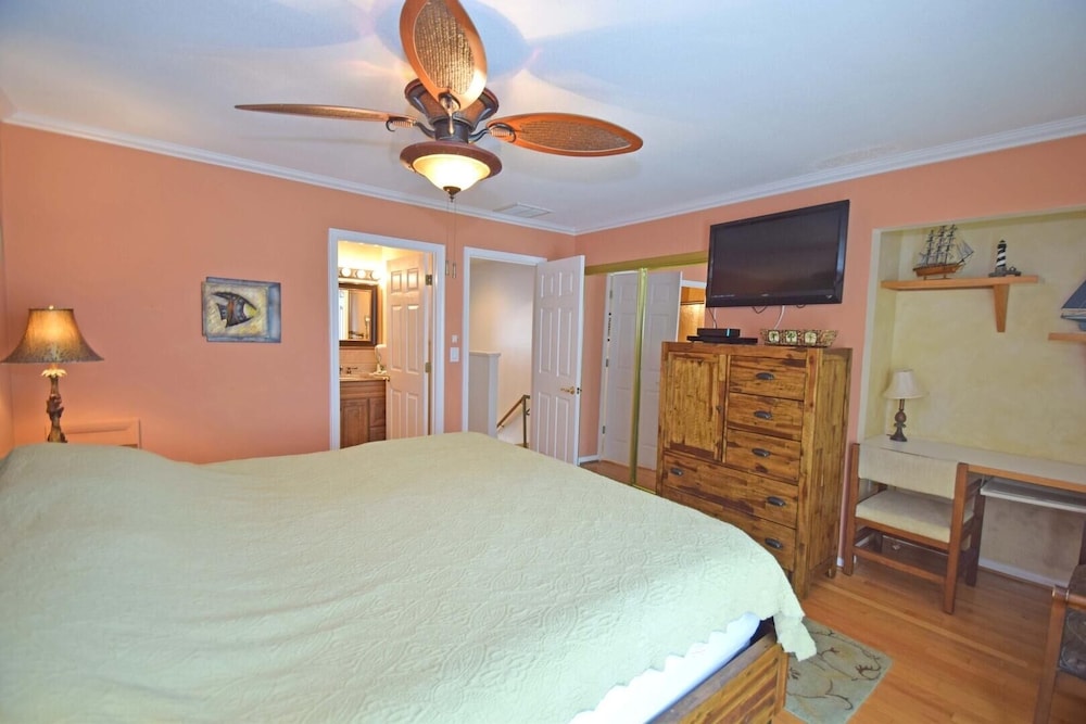 Harbour Island 46G 2 Br townhouse by RedAwning