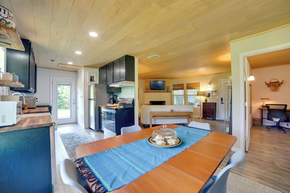 Secluded Getaway on ~10 Acres in The Piney Woods!