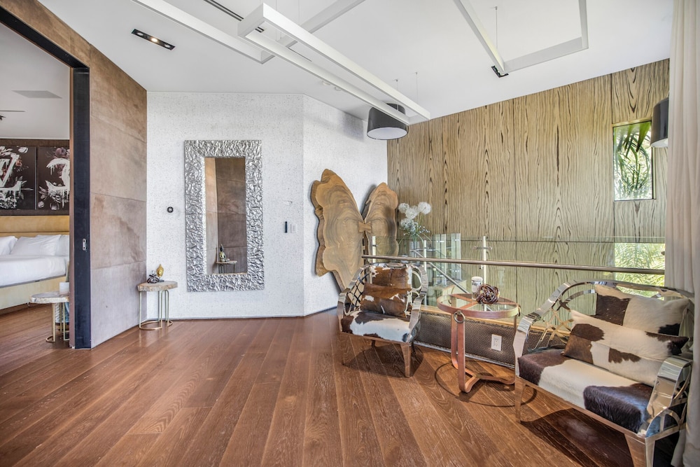 Villa Kaleida - Sleek Modern Sunset Villa With Eclectic Style & Infinity Pool