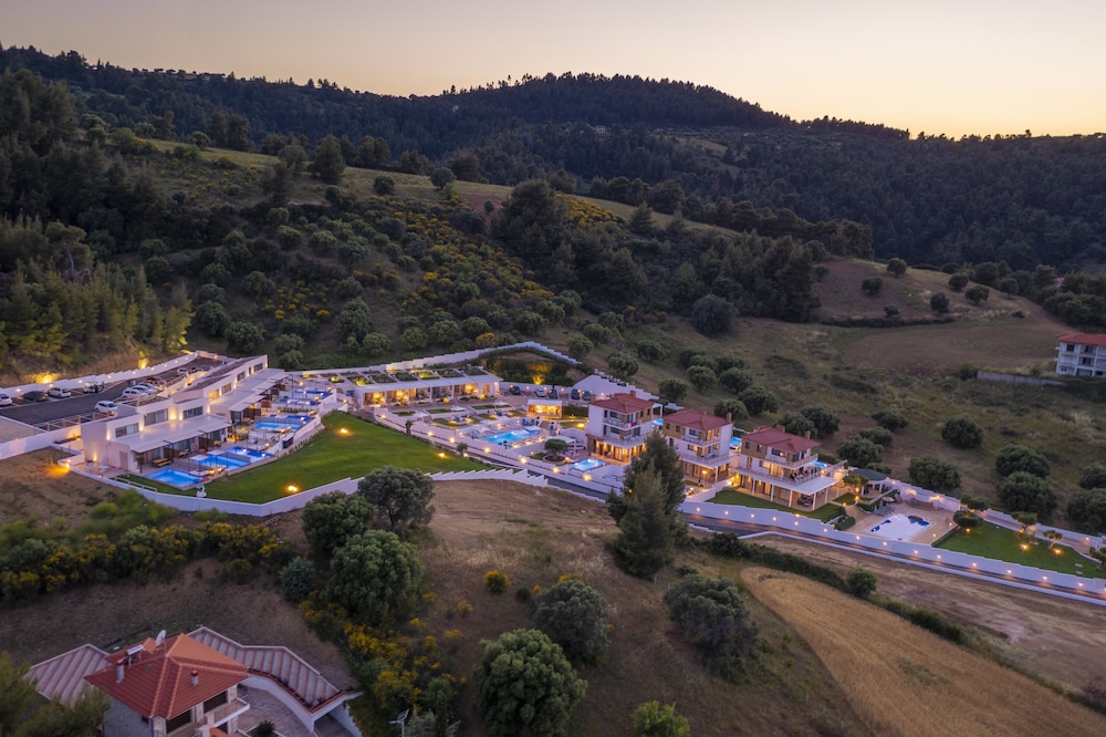 Villa D'Oro - Luxury Villas & Suites