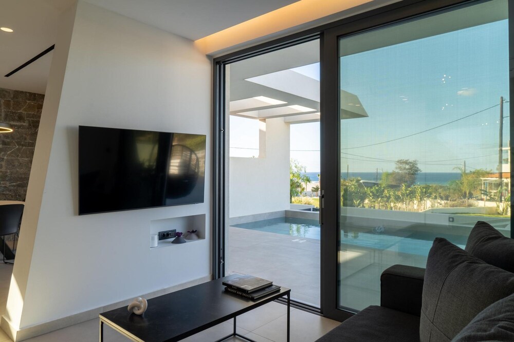 Aethra Deluxe Villa With Pool 700m From Beach