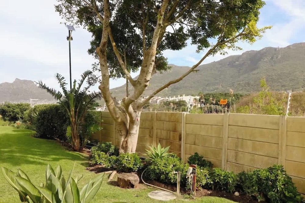 2 Bedroom Ground Floor Apartment, Princess Beach Club, Houtbay