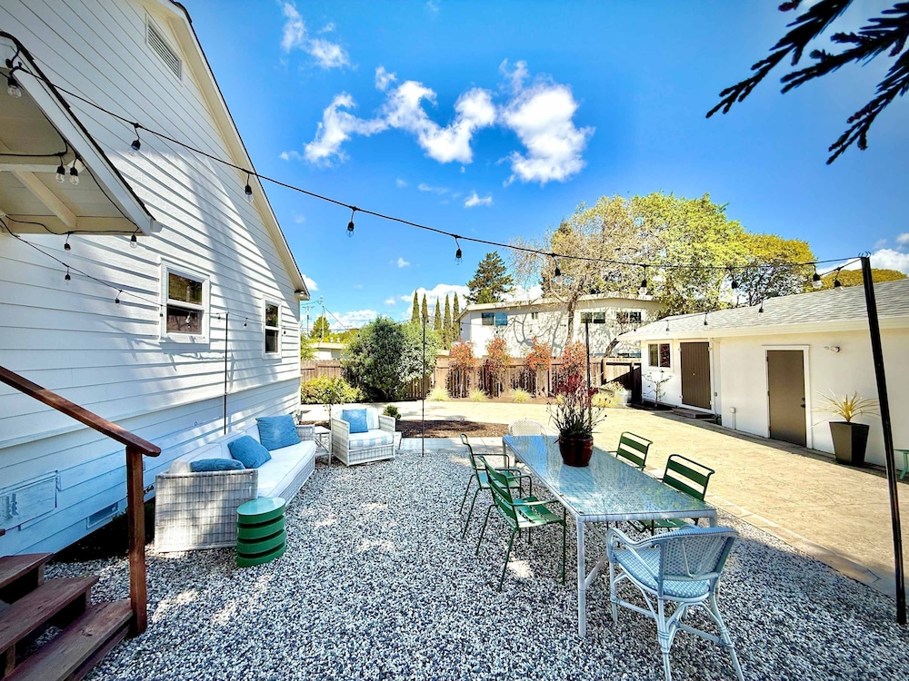 Stylish Central Napa Home With Serene Private Yard