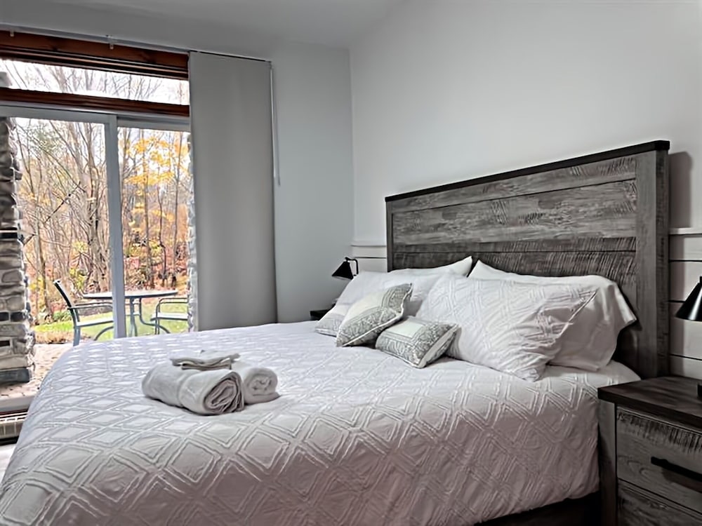 Les Eaux 227-1 by Escapades Tremblant