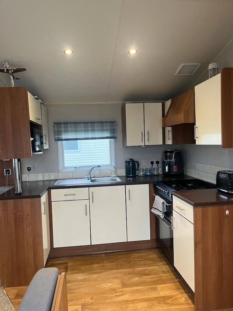 3 bed Stunning Caravan Situated nr Whitstable