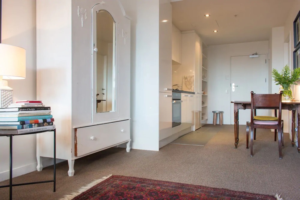 Relaxing Central Apartment in Eden Terrace view 3