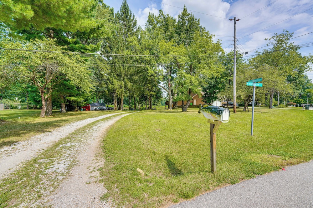 Cozy House on Meadowbrook Lake: Serene, Scenic!