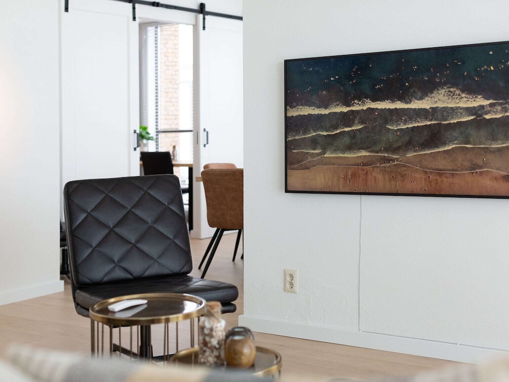 Spacious Apartment in Den Haag near Sea Beach