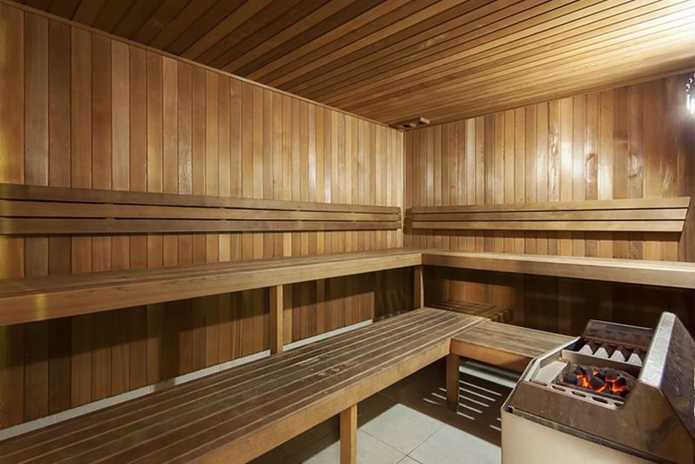 Modern Southbank Parklands Apartment Retreat