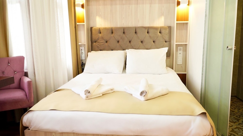 Qonaq Otel - Image 7