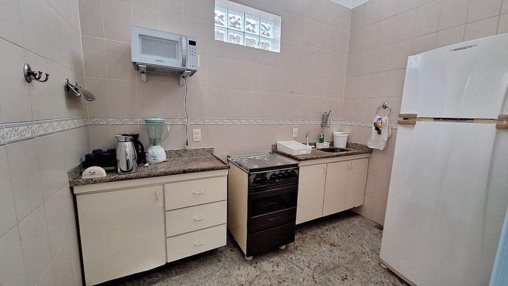 Casa vintage ampla com varanda e quintal