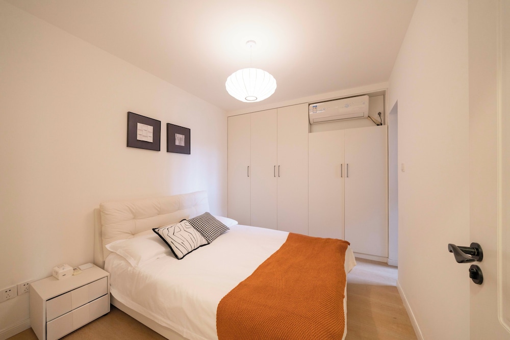 Book and Bed-Lujiabang