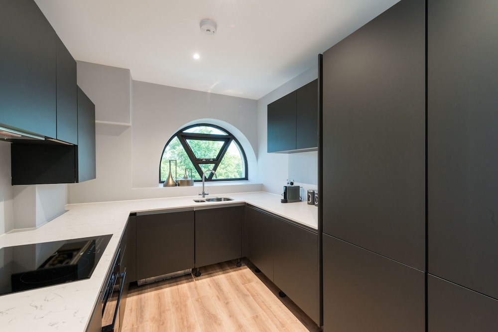 The Carlyle - Elegant Serviced Apartments