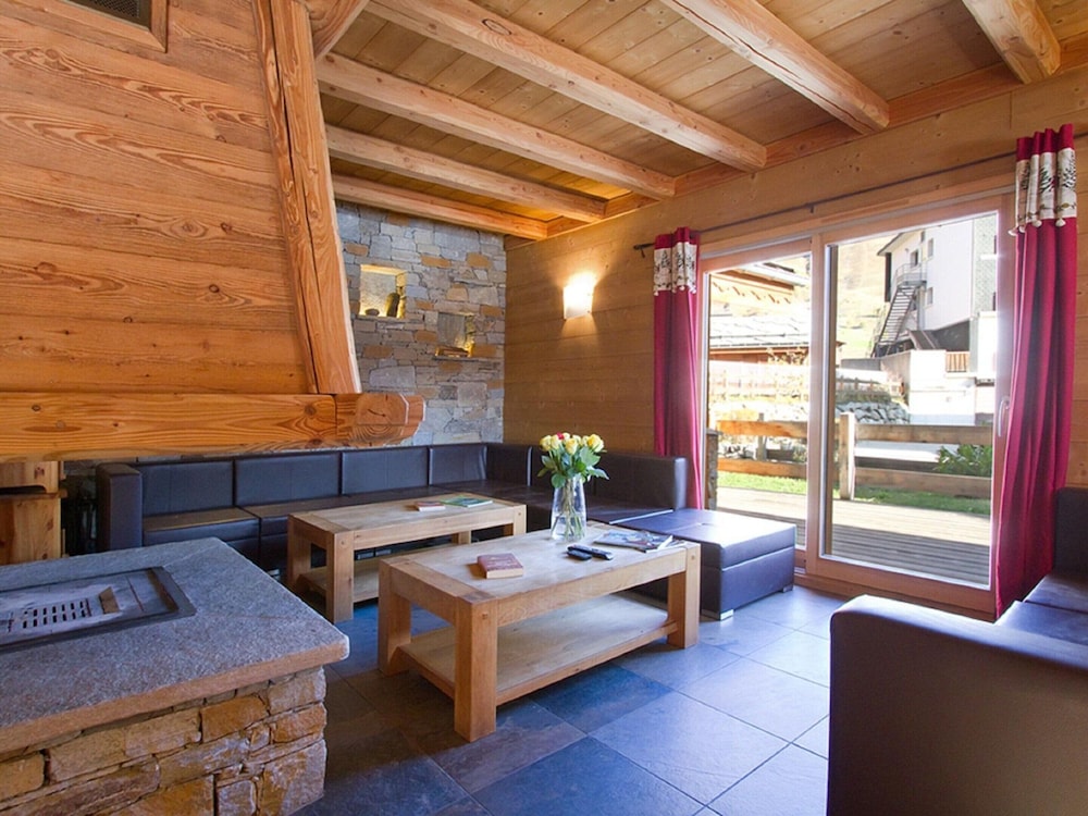 Chalet in Les Deux Alpes With Heated Pool