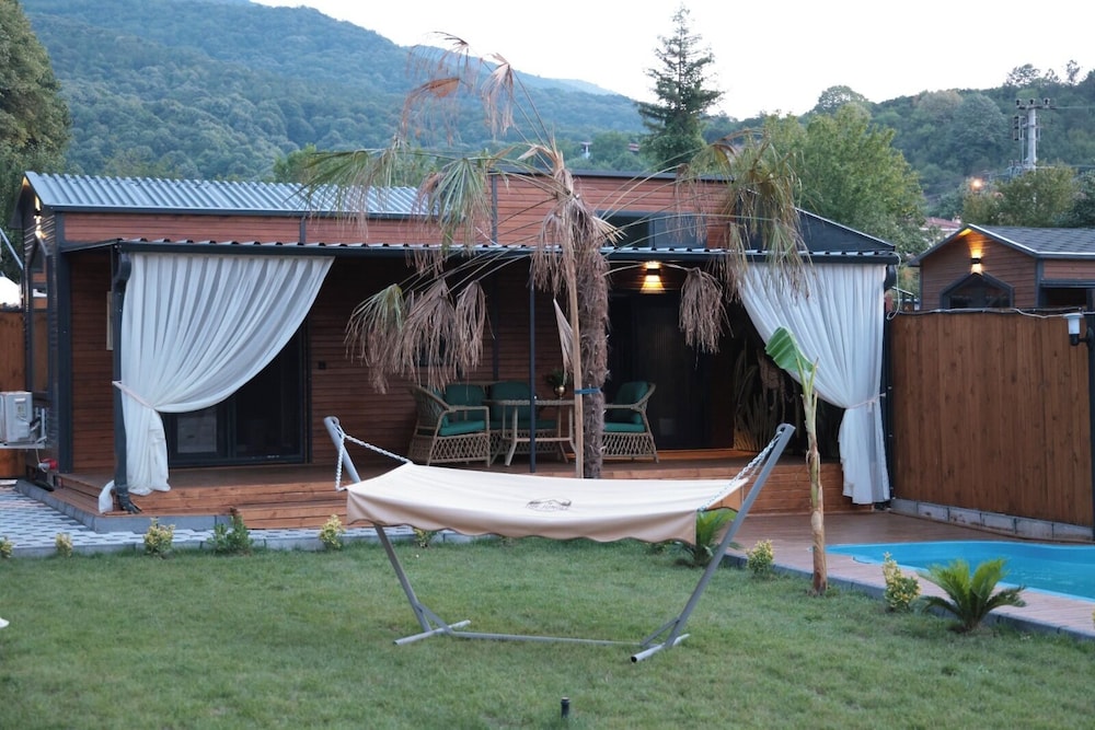 The Jungle Bungalov