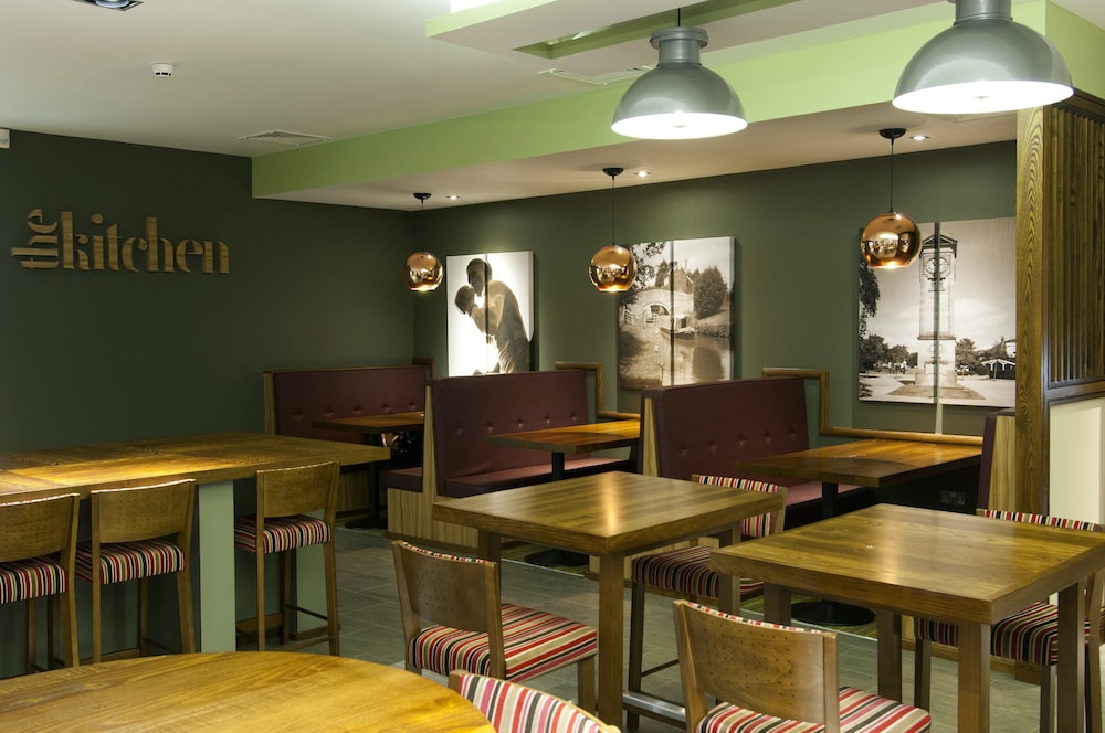 Premier Inn Leamington Spa Town Centre 3