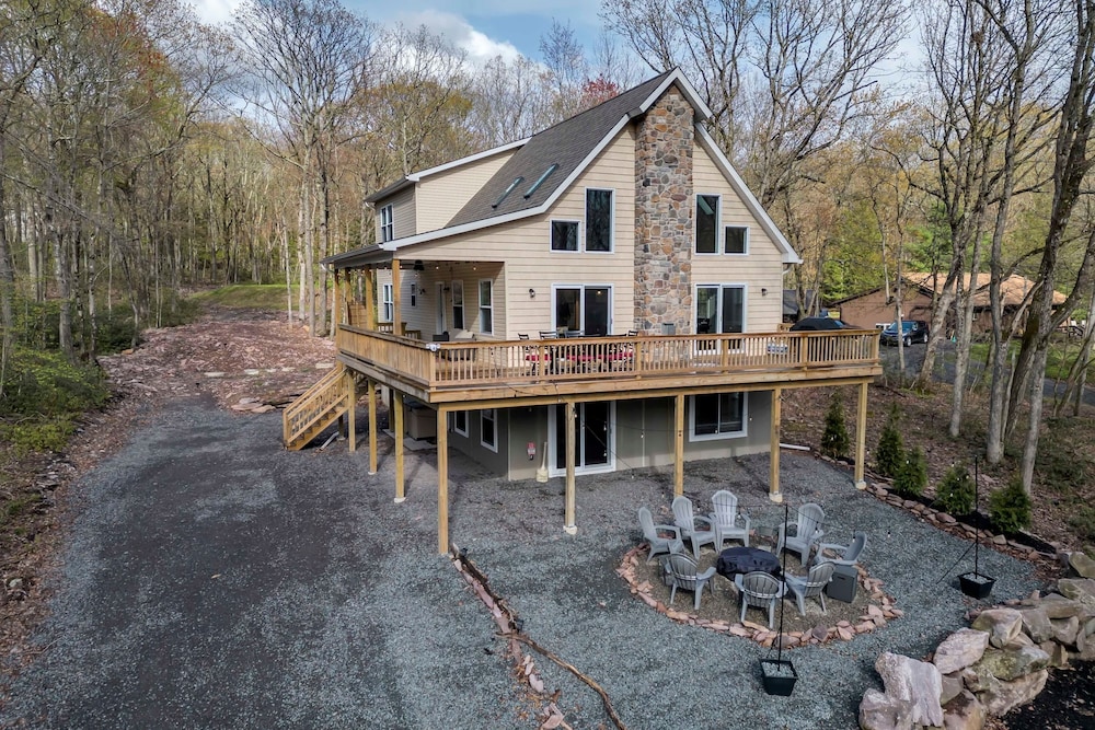 Bear Creek Bliss by Avantstay Sleeps 16 Game Room Deck Fire Pit
