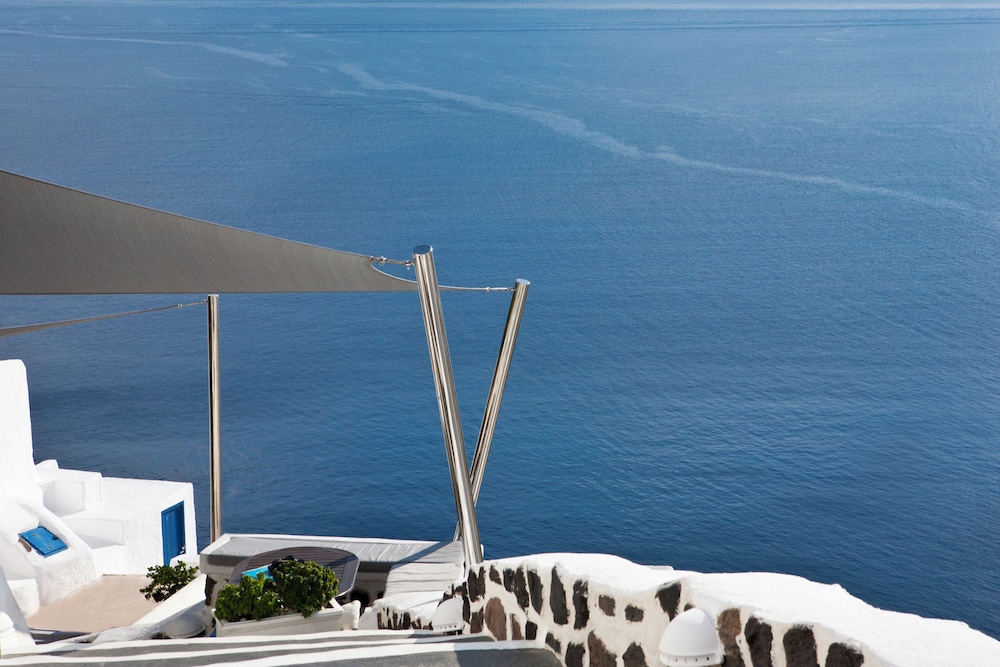 Alexander's Suites view 4