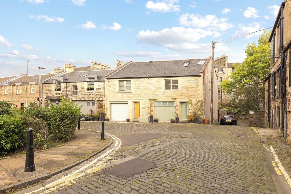 Cozy Maisonette near Edinburgh Castle