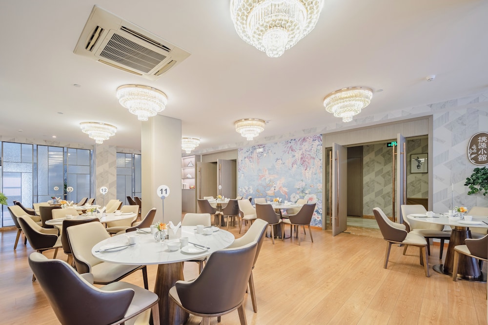 NARADA RESORT SHANGHAI HOTEL Disney Store