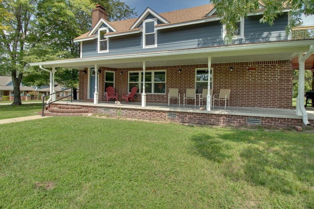 Mountain Home Vacations - Unique Cotter Getaway w/ Deck  Outdoor Dining! - Property Image 1