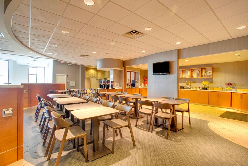 Lawrence Vacations - Springhill Suites by Marriott Lawrence - Property Image 11