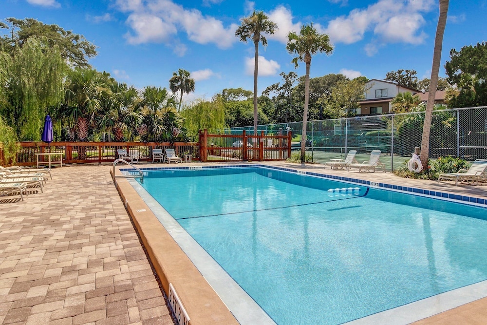 2585 Forest Ridge 2 Bedroom Condo