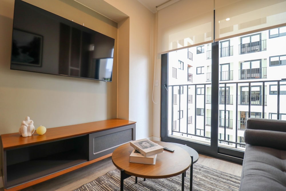 w Exceptional 1BR w Balcony in Barranco