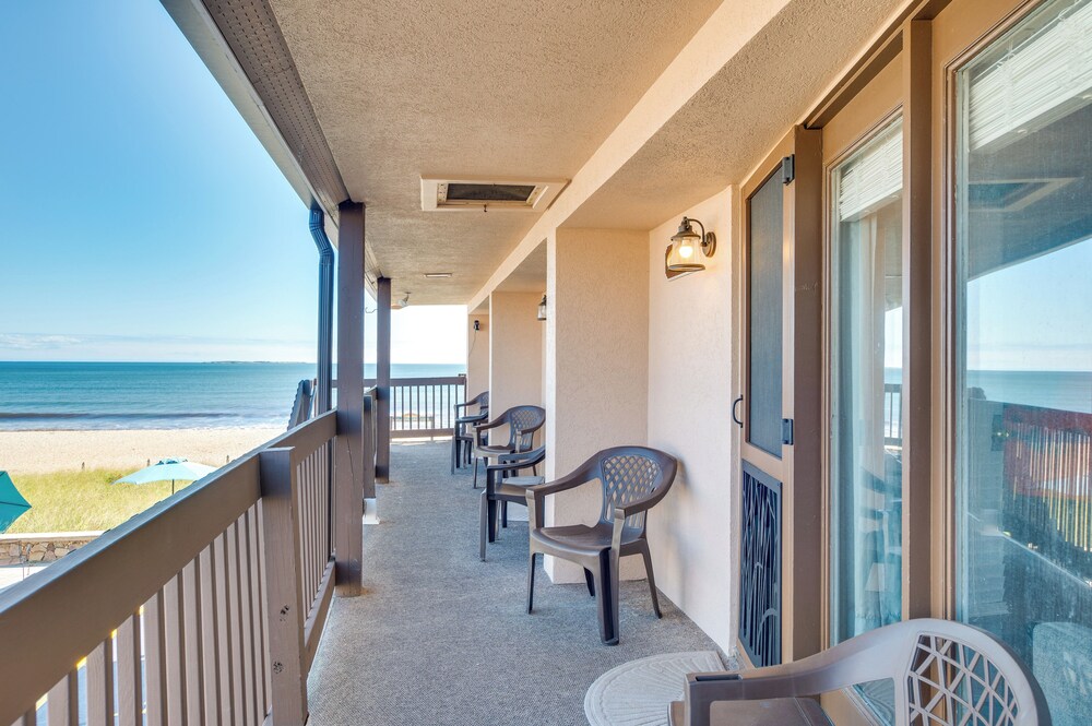 'beachfront 14' Condo on Old Orchard Beach