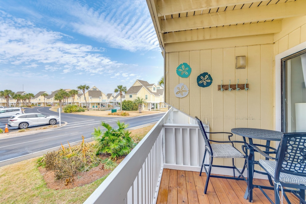 Walk to Beach: Resort Retreat w/ Balcony in Destin