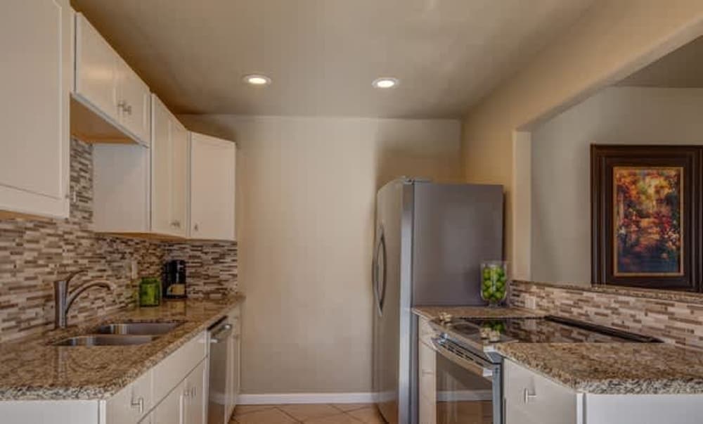 Stylish Condo With Golf Course Views