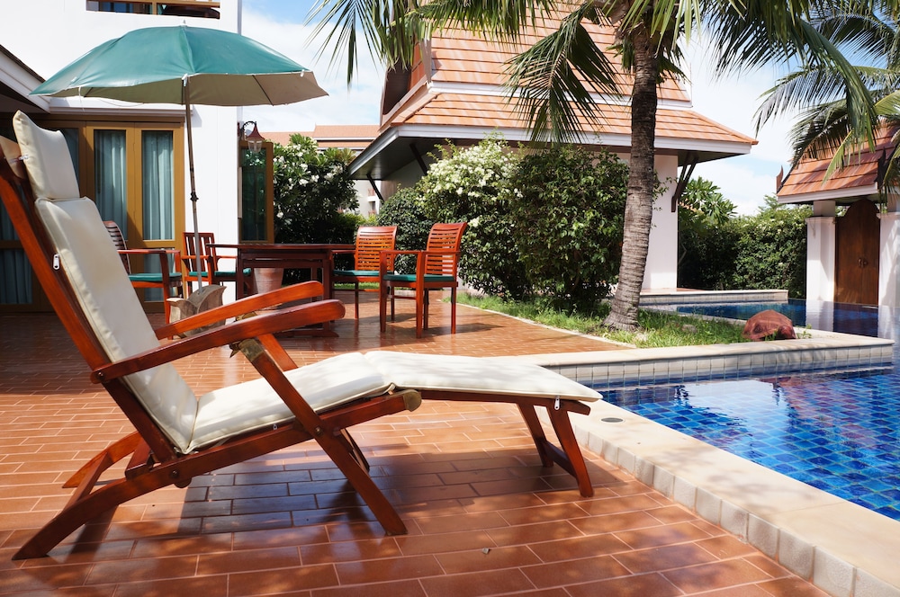 VIP Chain Resort Pool Villa