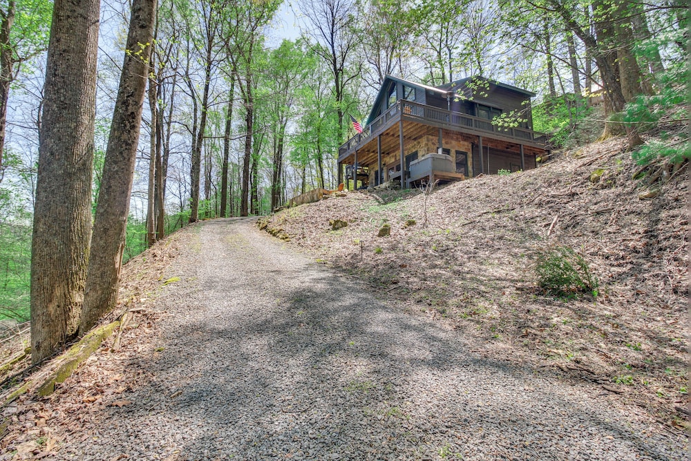 Ellijay Cabin 7 Mi to Dtwn: Hot Tub & Mtn Views