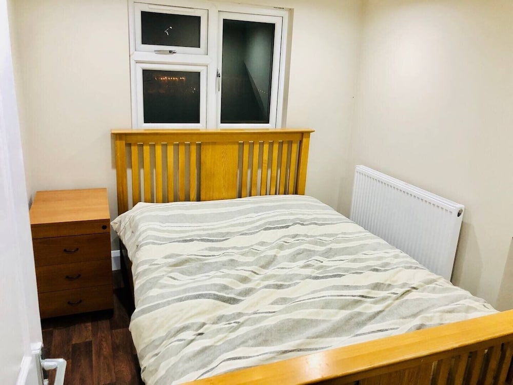 Small 3 Bed Flat Near Heathrow