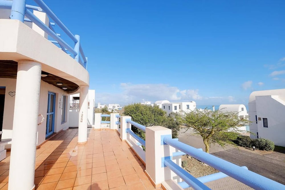 Charis to Theo - Relax in Style at This 3-bedroomed Langebaan Holiday House
