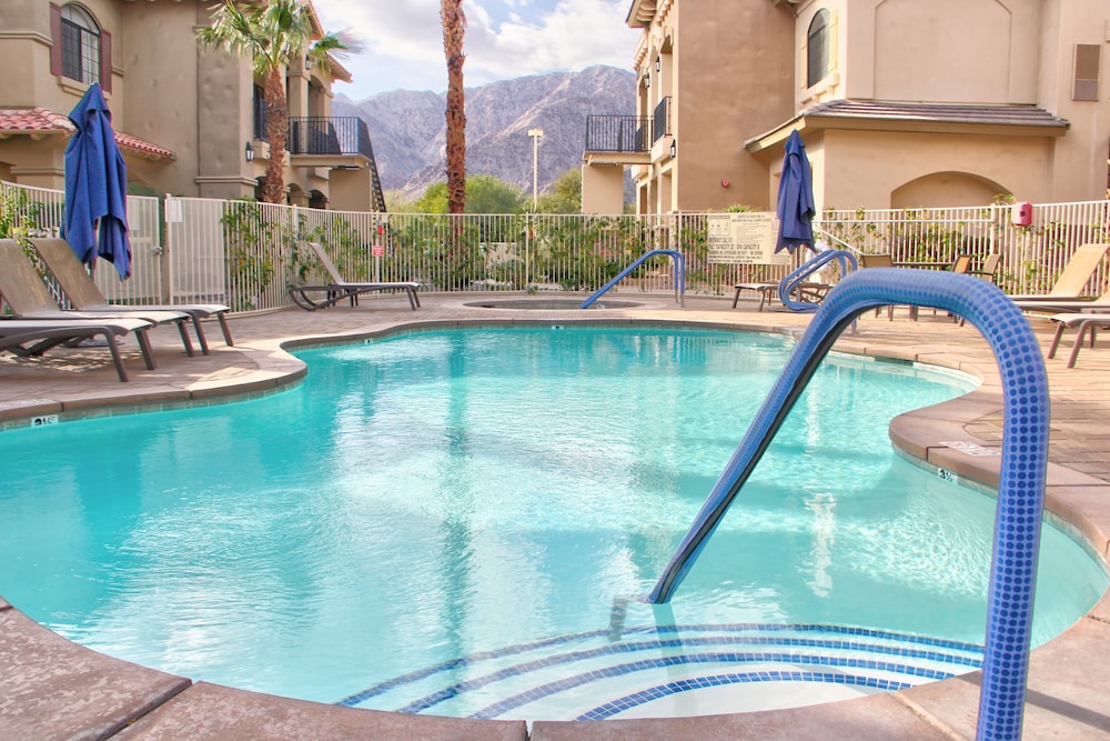MCM Styled Condo Sleeps 4 Pool hot tub