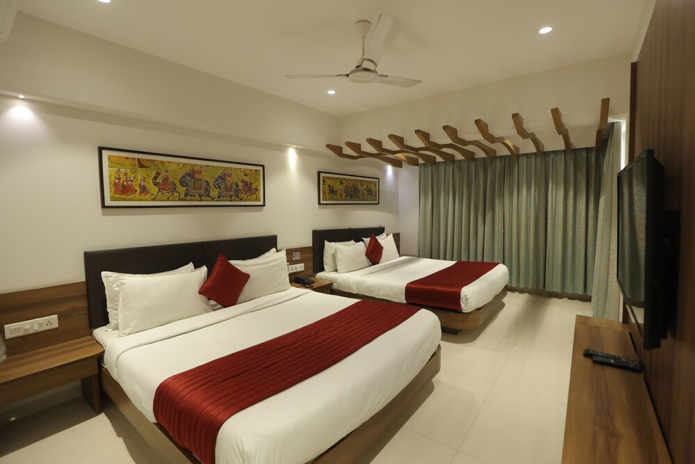 Hotel Shreeji Vatika-Airport Road