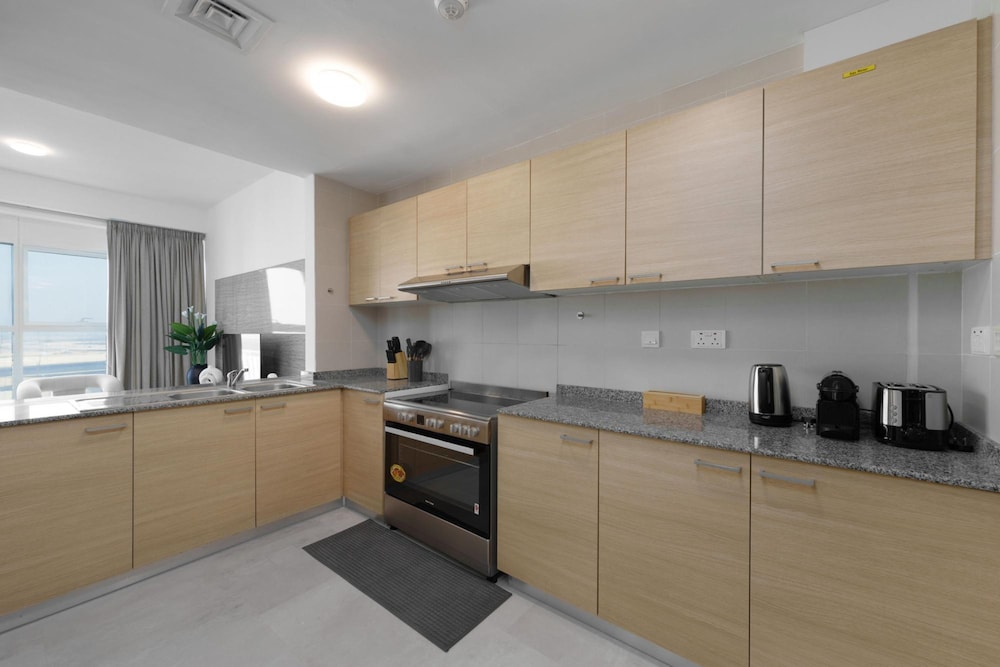 Elegant Panoramic Sea View Apt on Al Reem Island