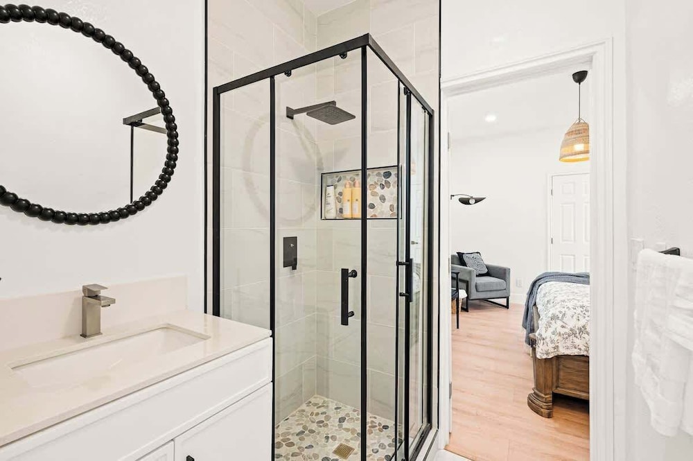 Cozy Retreat Near Downtown Perfect for Families
