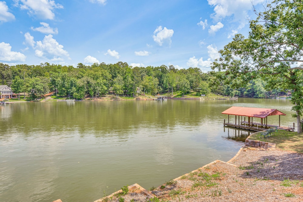 Boat, Fish, Relax: Lake Russell Retreat w/ Dock